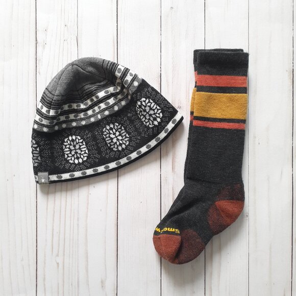 Smartwool Kid's Beanie & Wintersport Over The Calf Socks Black & Charcoal Size M - Picture 1 of 15